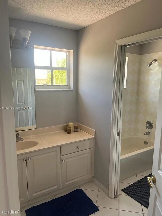 Building Photo - 5 br, 3.5 bath House - 2384 Simonson Dr
