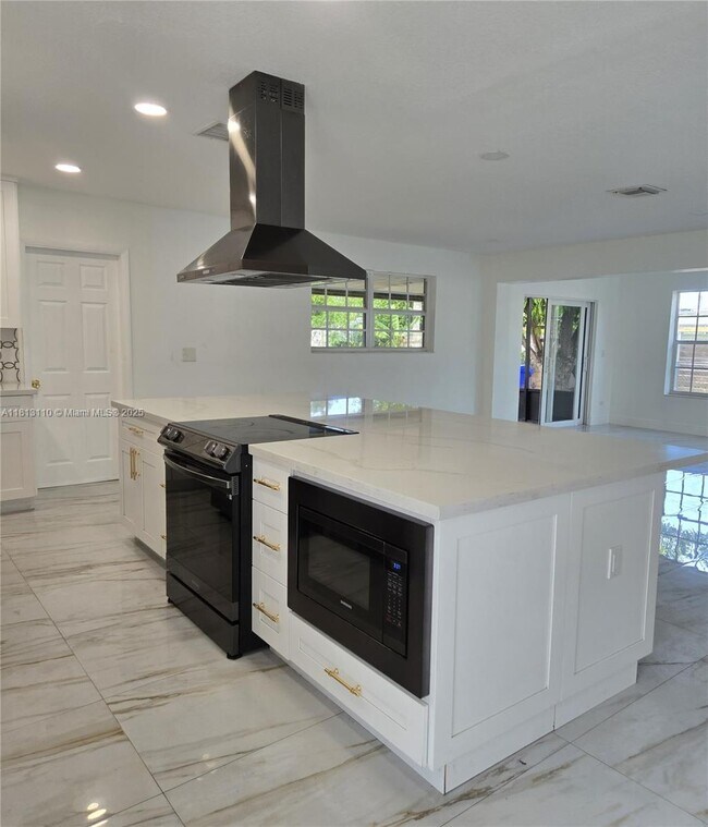 Foto del edificio - 611 SW 64th Way