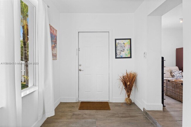 Building Photo - 555 NE 70th St