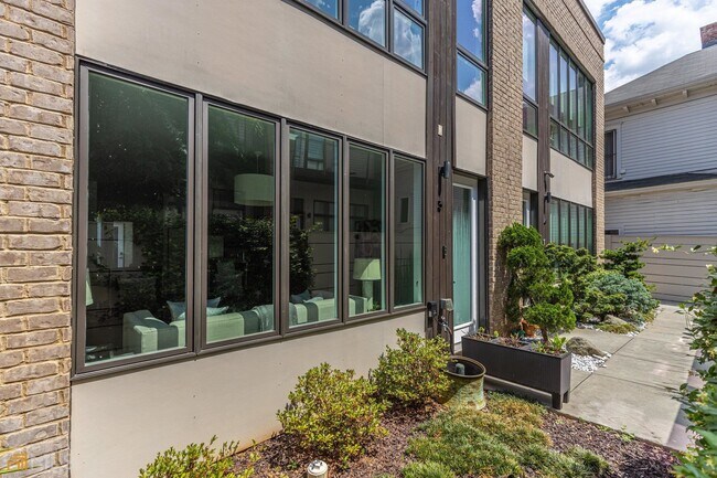 Building Photo - 975 Piedmont Ave NE