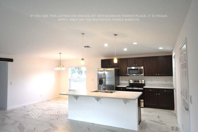 Building Photo - 857 SW Sail Terrace