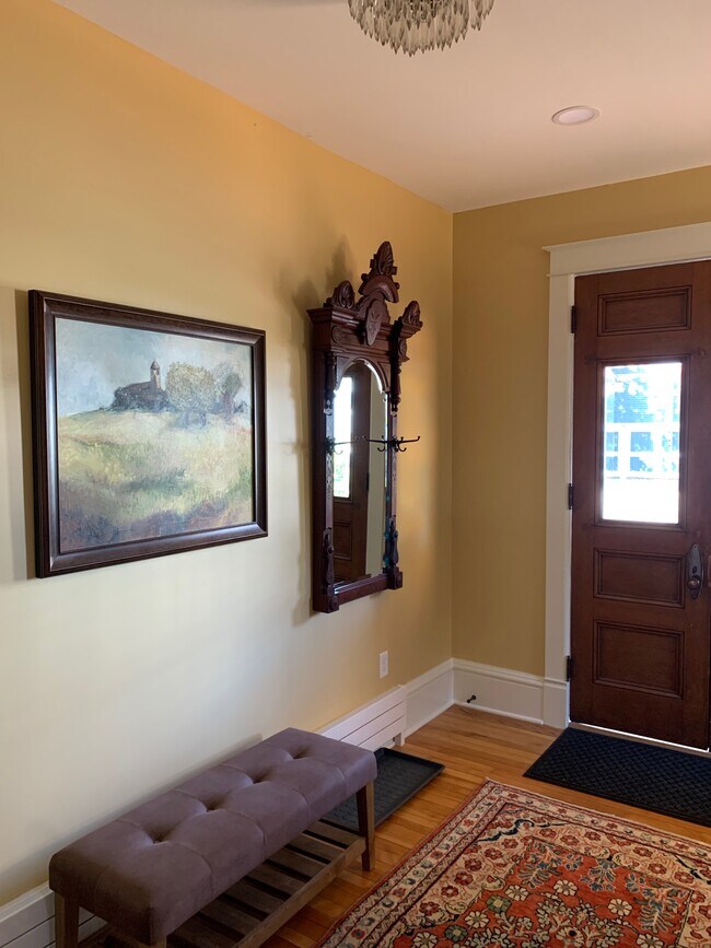 Entry hallway - 17 Prospect St