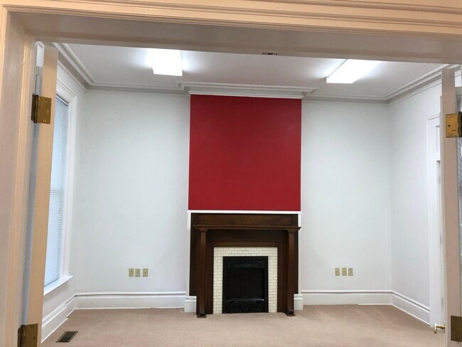 Building Photo - Spacious Office Available!