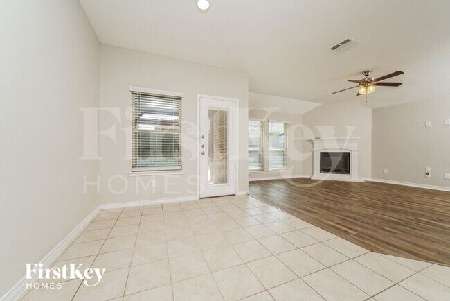 Foto del edificio - 3129 Hollow Branch Dr