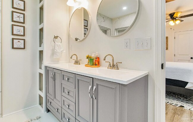 Foto del edificio - 814 W Gonzalez St