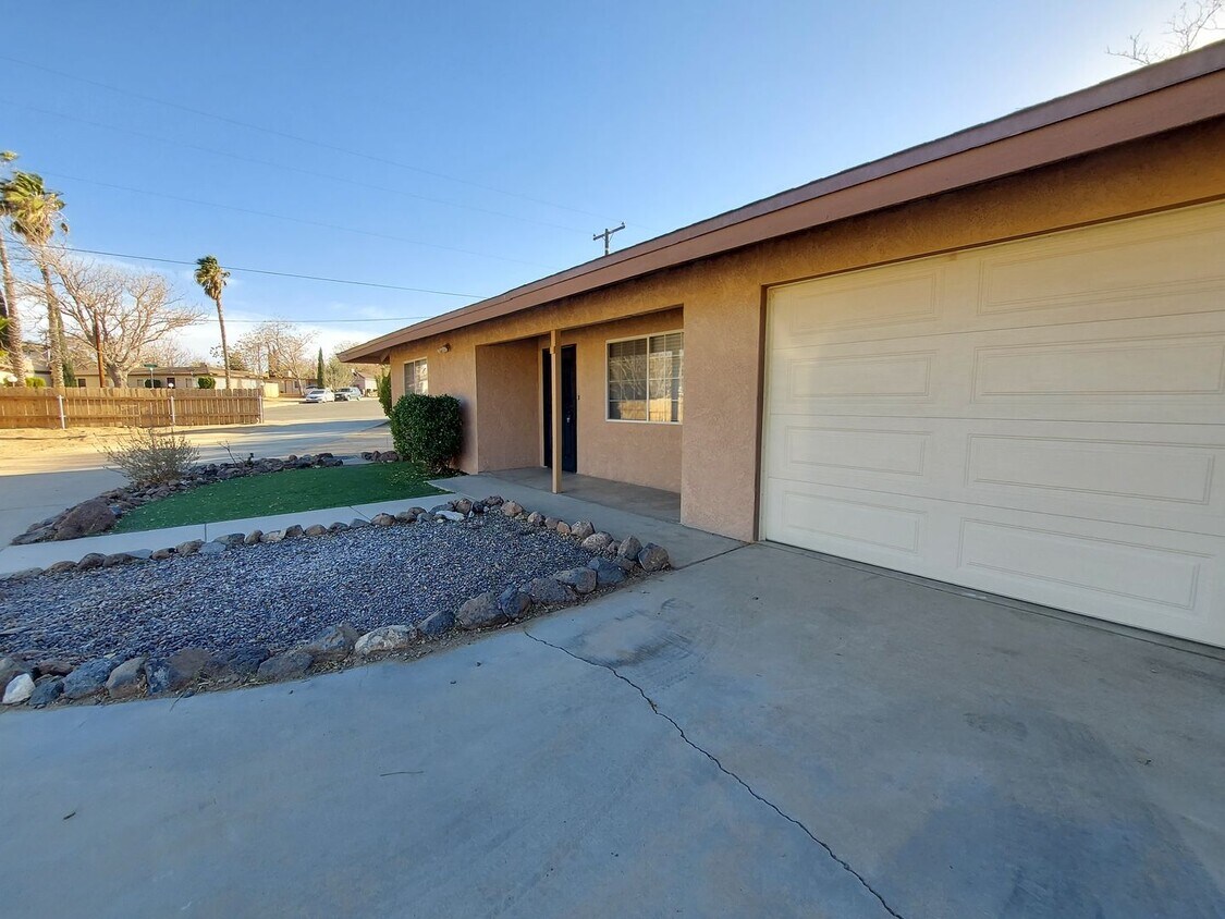 Primary Photo - 56164 Papago Trail