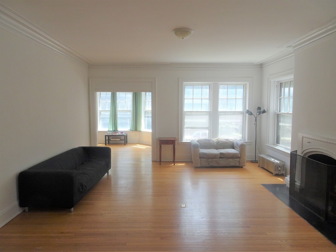 Foto principal - 1356 E Hyde Park Blvd