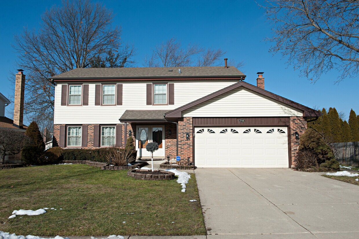 Primary Photo - 718 Stratford Ln