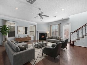 Building Photo - 11643 Royal Oaks View