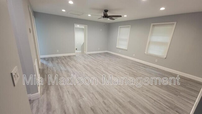 Foto del edificio - 1129 E Bolton St