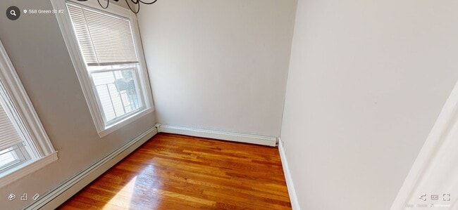 Building Photo - 564 Green St