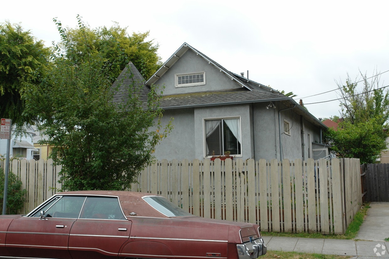 Building Photo - 1818 Prince St