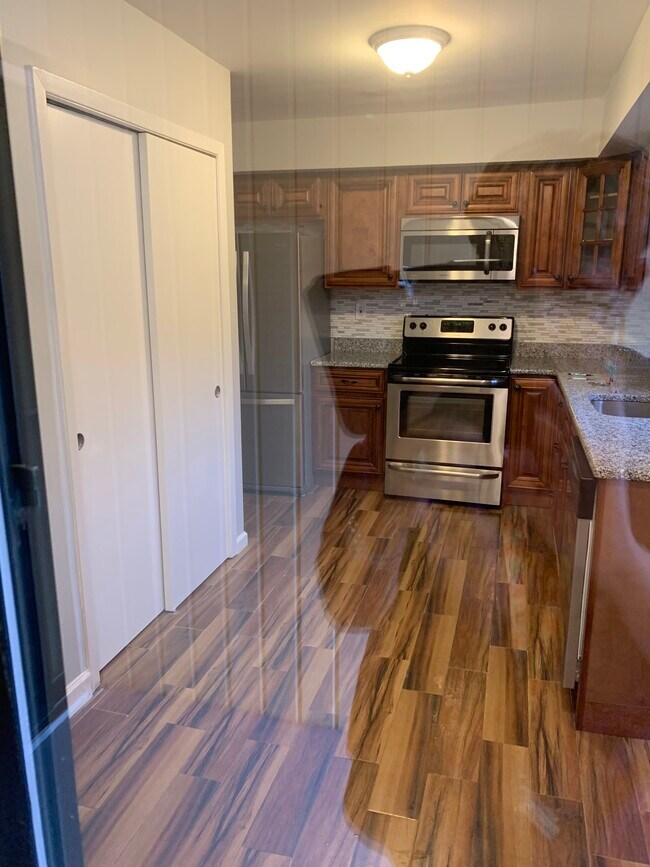 Kitchen - 43 Ellen Heath Dr