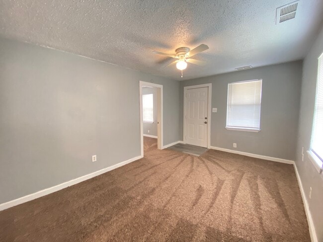 Building Photo - 1400 S Youngs Blvd