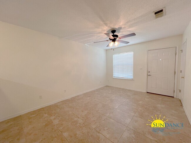 Foto del edificio - Great 2 Bedroom Home in a Gated Community ...