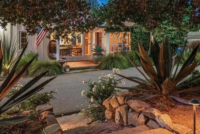 Frontyard - 2697 Wilson St