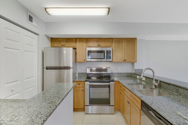 Building Photo - 161 SW Palm Dr
