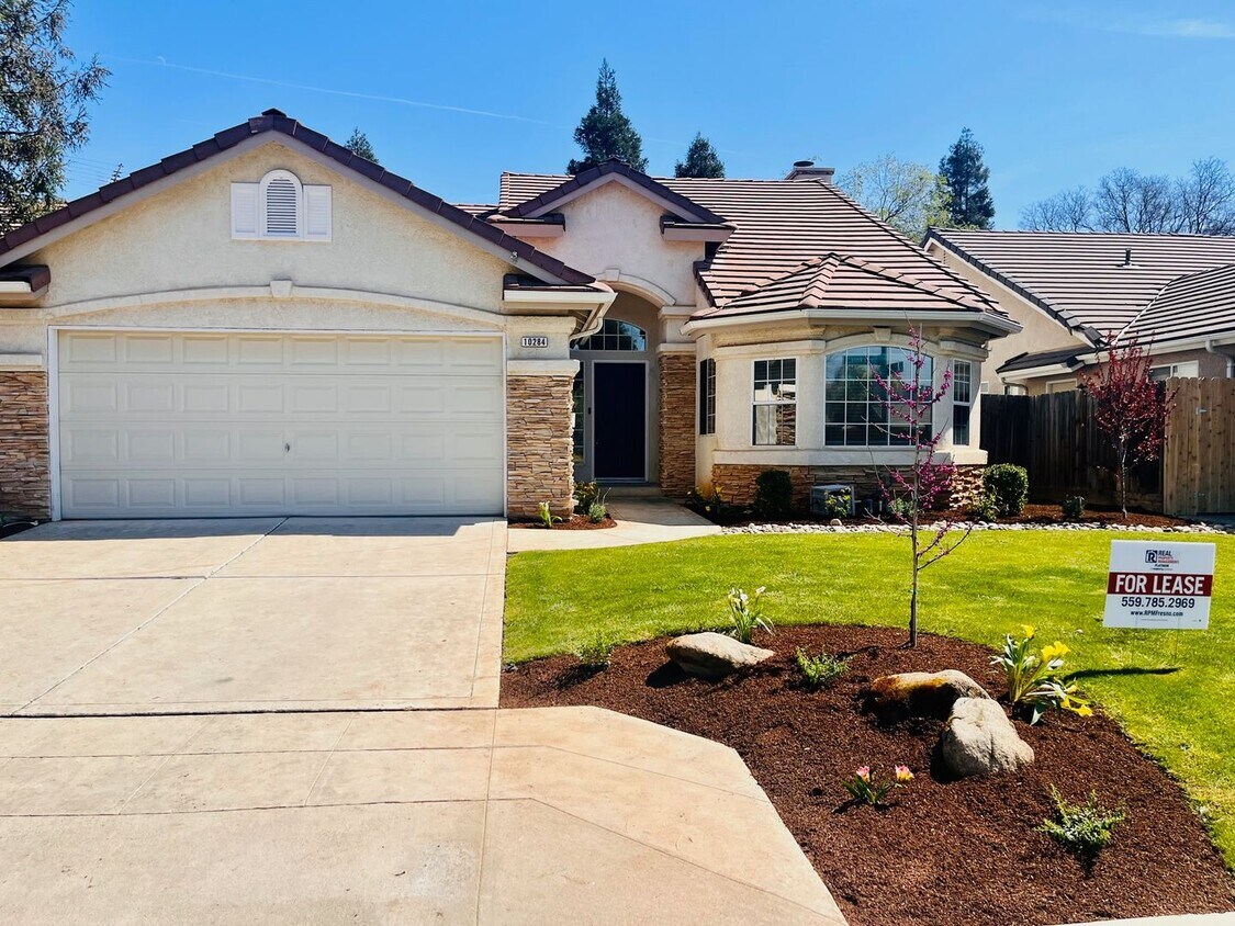 Foto principal - $2,495 Maple & Behymer, 3 Bedroom Home - N...