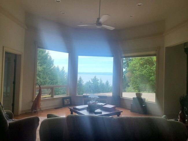 Building Photo - Beautiful West Side Home with Stunning Vie...