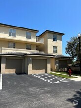 Building Photo - 2080 Greenview Shores Blvd