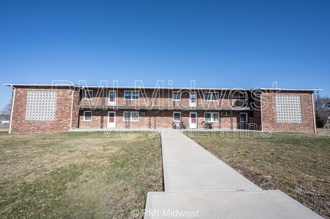 Foto del edificio - 140 Maple Park Dr