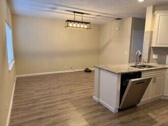 Foto del edificio - 6006 Plum Isle Way