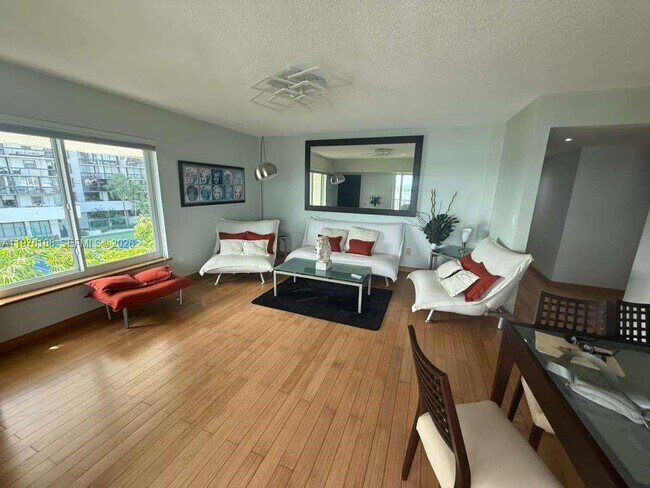 Foto del edificio - 2201 Brickell Ave