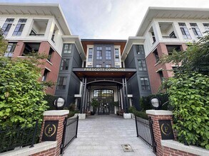 Building Photo - 15138-15134 4xx