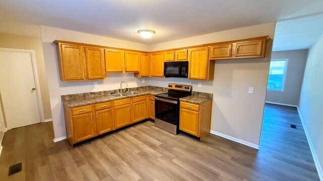 Foto del edificio - EAST SIDE 4 BEDROOM/1.5 BATH RANCH HOME FULLY RENOVATED AND AVAILABLE IMMEDIATELY