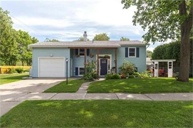 Building Photo - 3 Bedroom Single Family Home New North End