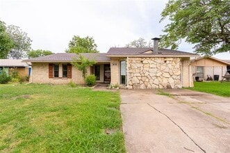 Building Photo - 510 Cranbrook Park
