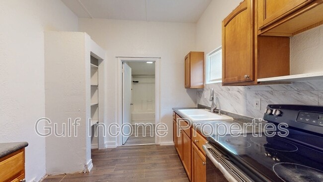 Building Photo - 1510 10th St W