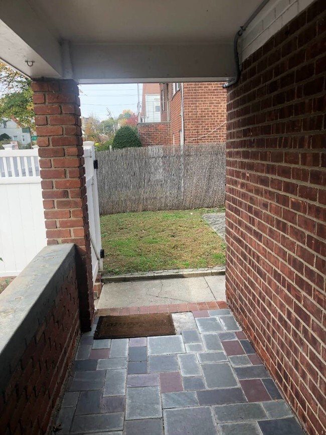 105 Wakefield Ave, Yonkers, NY 10704 Room for Rent in Yonkers, NY