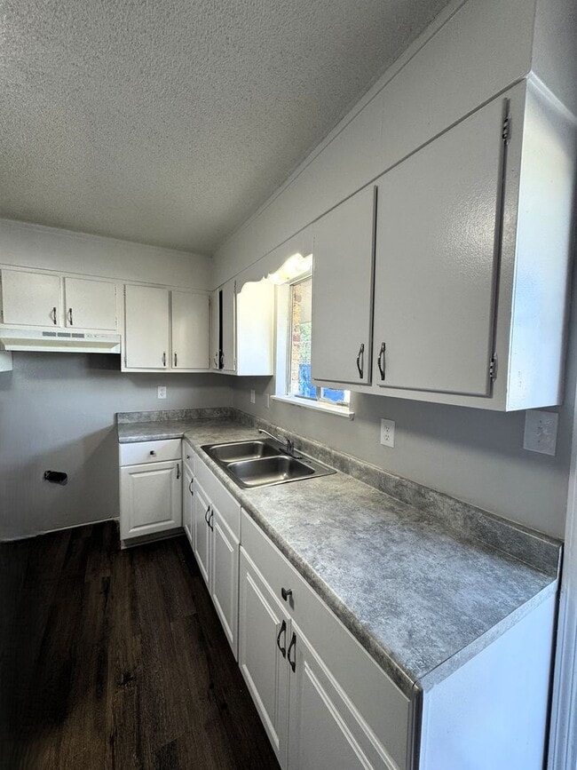 Building Photo - Available For Immediate Move-In!!