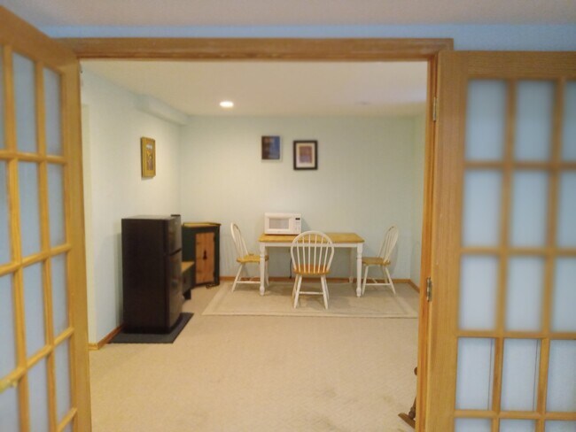 área de comer - 883 Park Knoll Dr