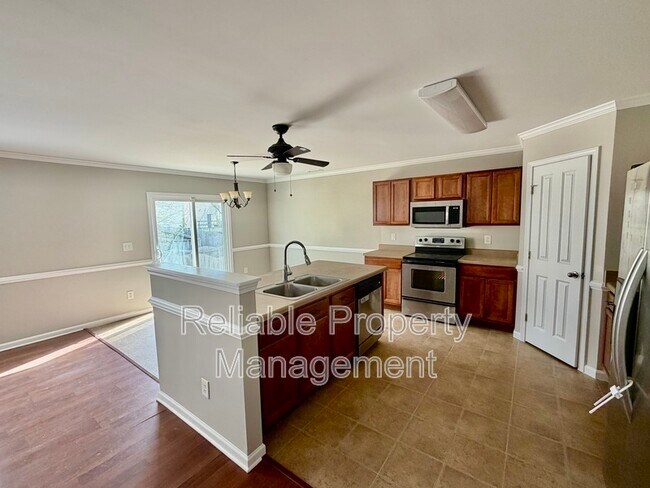 Foto del edificio - 2418 Ferdinand Dr