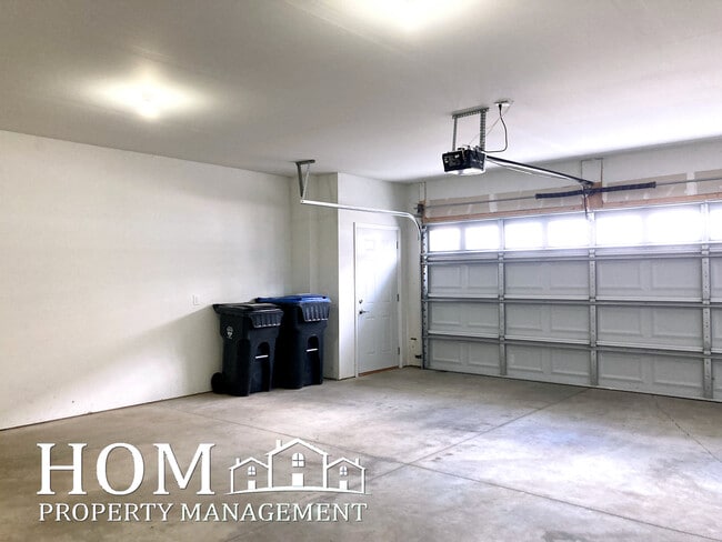 Building Photo - 3021 Bluestem Trl