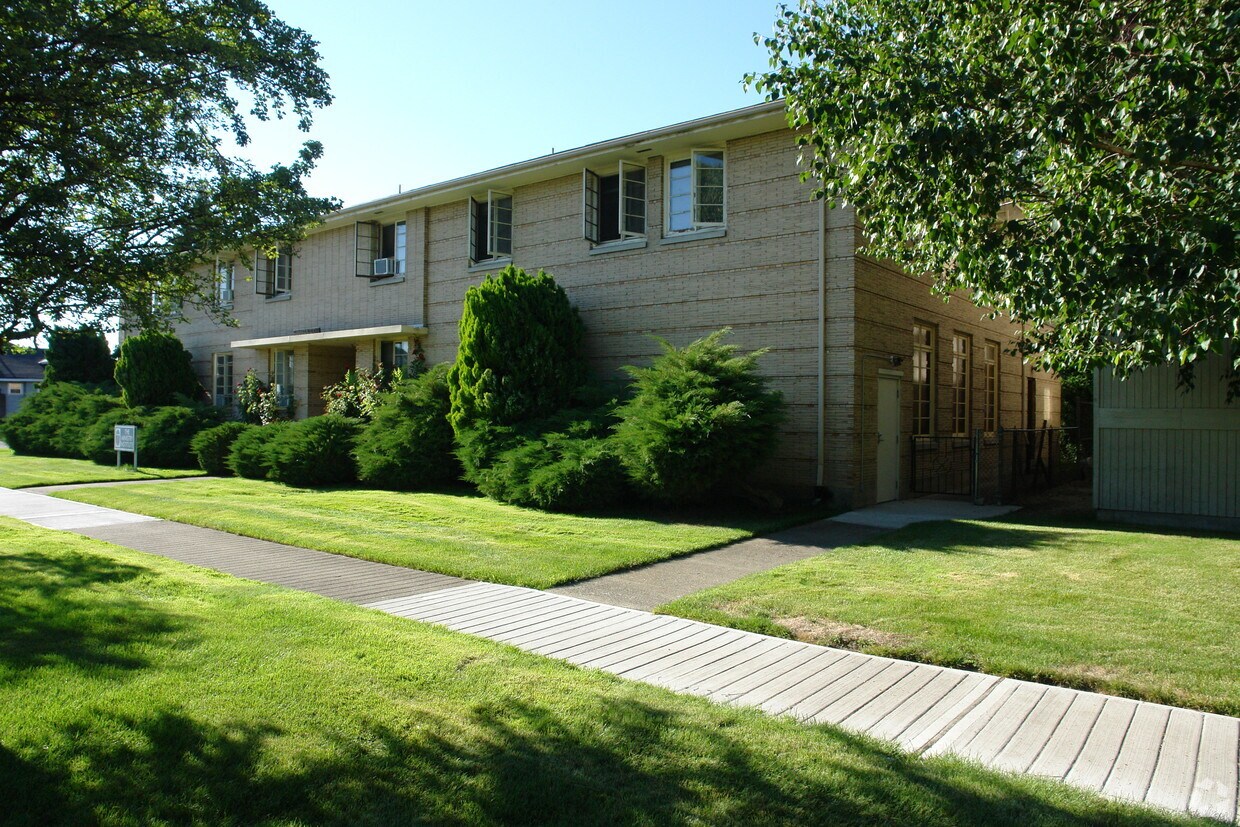 Building Photo - 405 E Sinto Ave