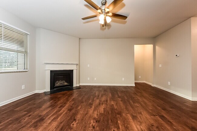 Building Photo - 700 Feldwood Ln