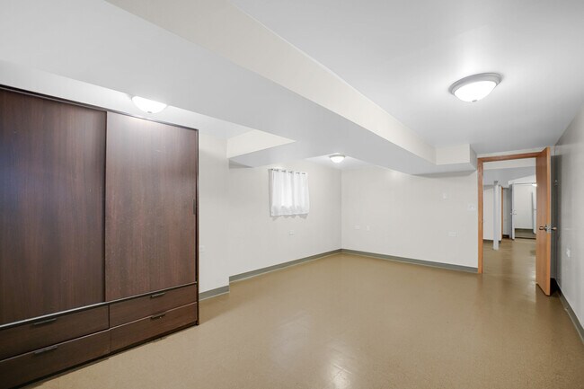 Foto del edificio - 8233 S Langley Ave
