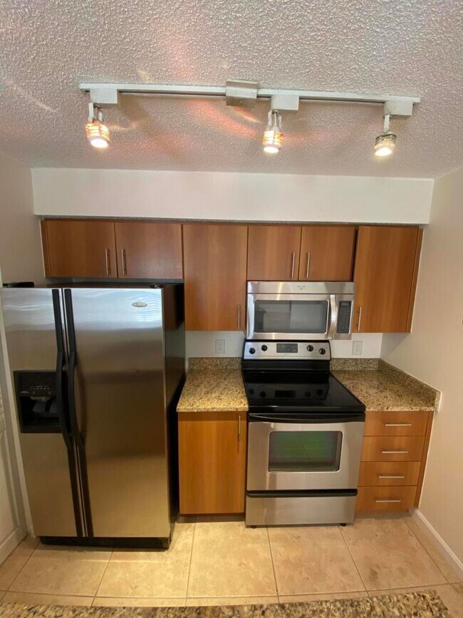Building Photo - 1215 Crystal Way