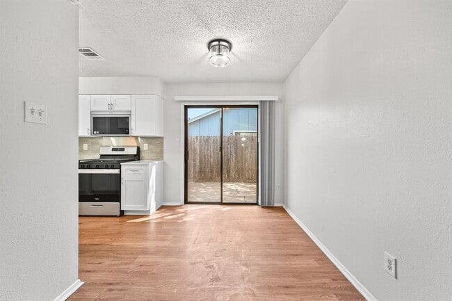 Building Photo - 2409 Berkett Dr