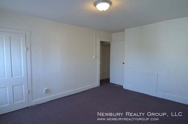 Building Photo - Barberry Court Townhouse Available Soon