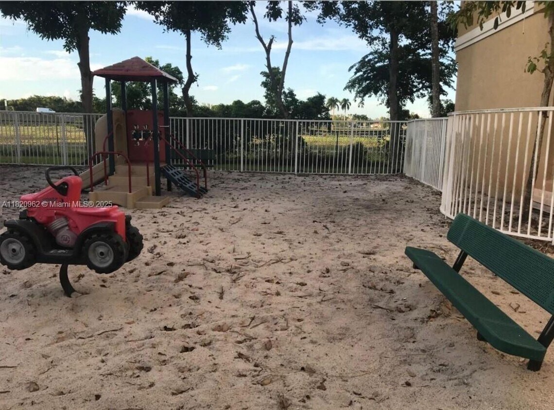 Foto principal - 14109 SW 49th St