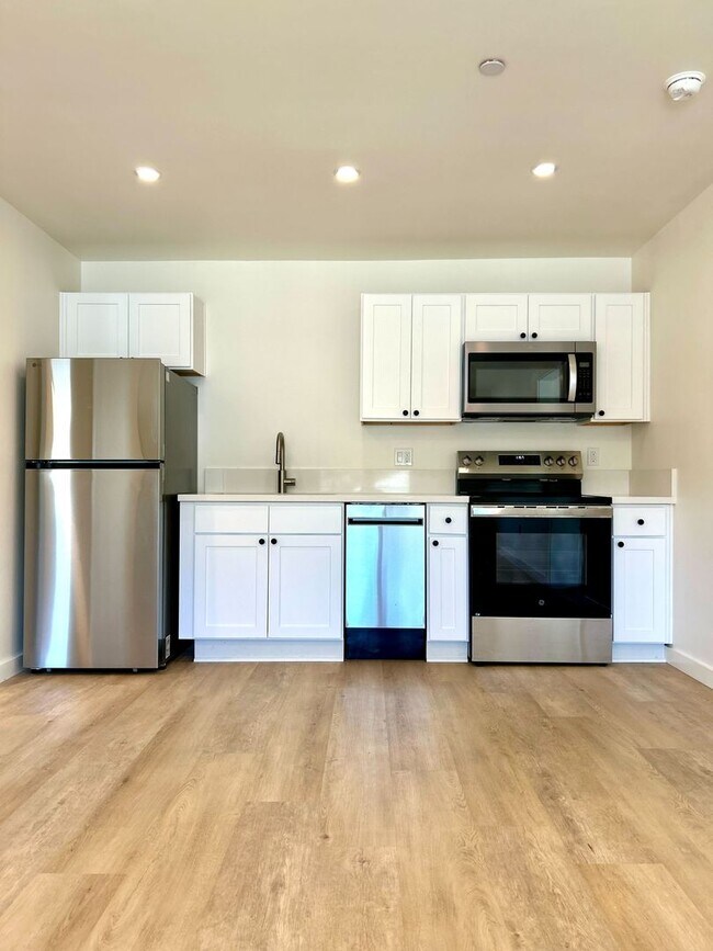 Foto del edificio - Now Leasing for the 2026-2027 School Year:...