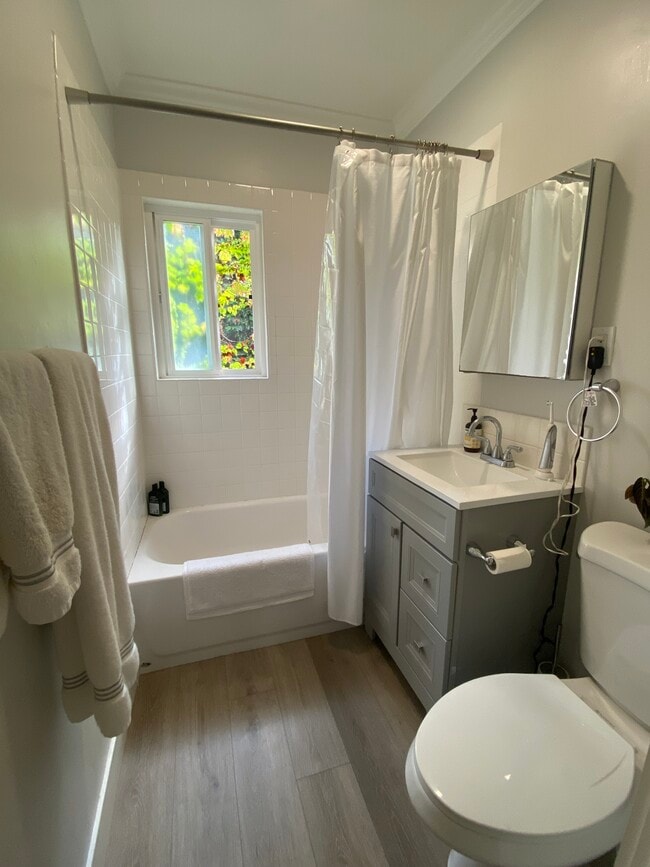 Bathroom - 1522 Princeton St