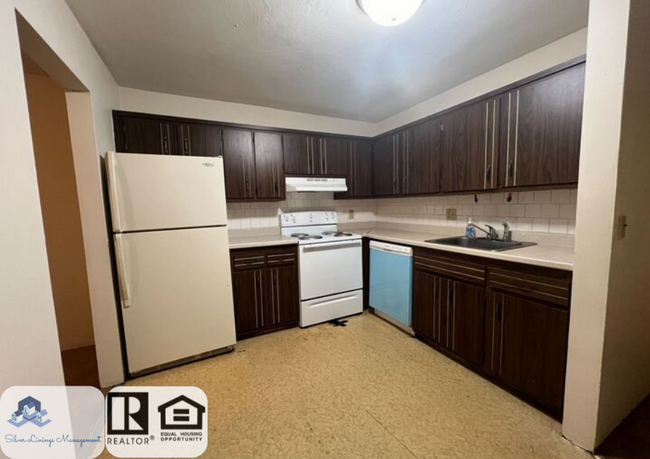 Building Photo - Charming One-Bedroom Condo with Bonus Room...