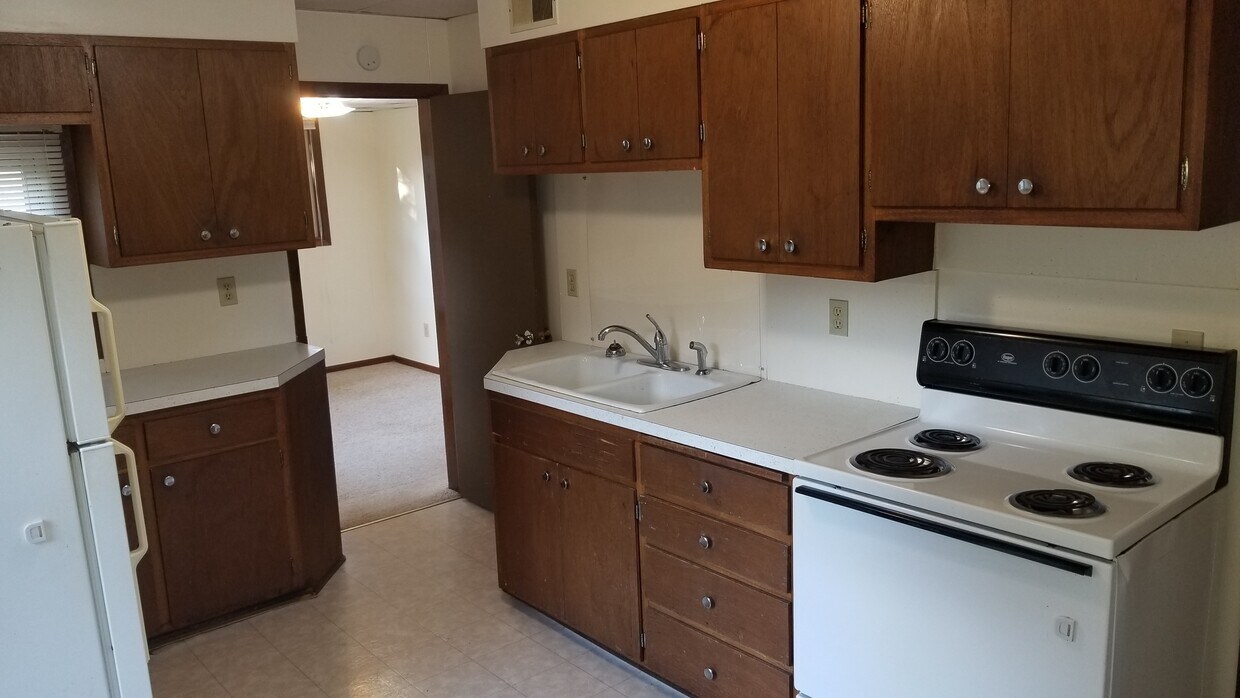 Kitchen - 331 E Vine St