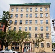 Building Photo - 319 Barrow St