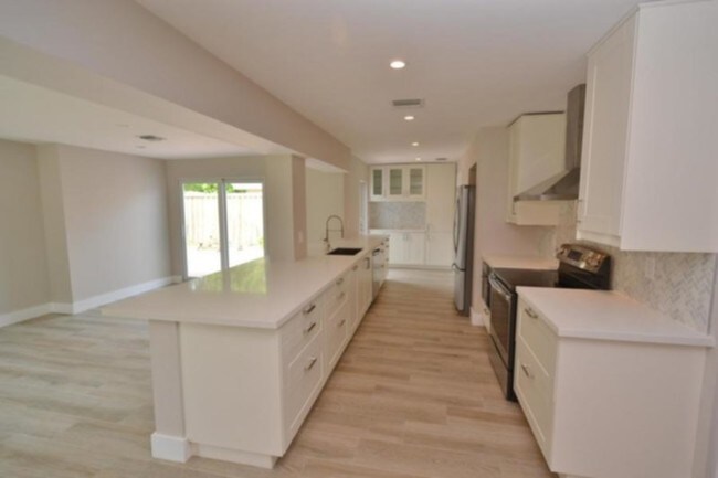 Building Photo - Seasonal Rental